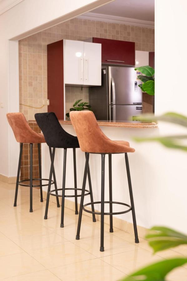 Distinct & Decent 2 Bdr Apt Steps From Nightlife And Airport Каир Экстерьер фото